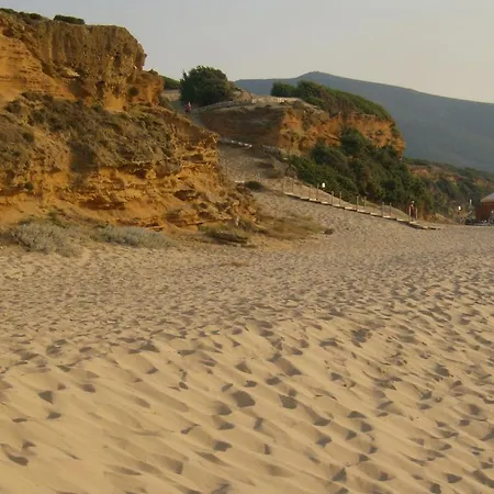 Meridiana فندق أربوس